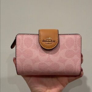 🎀COACH~Medium Corner Zip Wallet In Signature Canvas